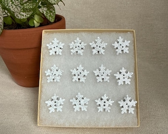 Snowflake Push Pins | Decorative Thumbtacks | Bulletin Board | Home Office | Cubicle | Dorm Decor | Teacher Gift Novelty Kitchen Hostess