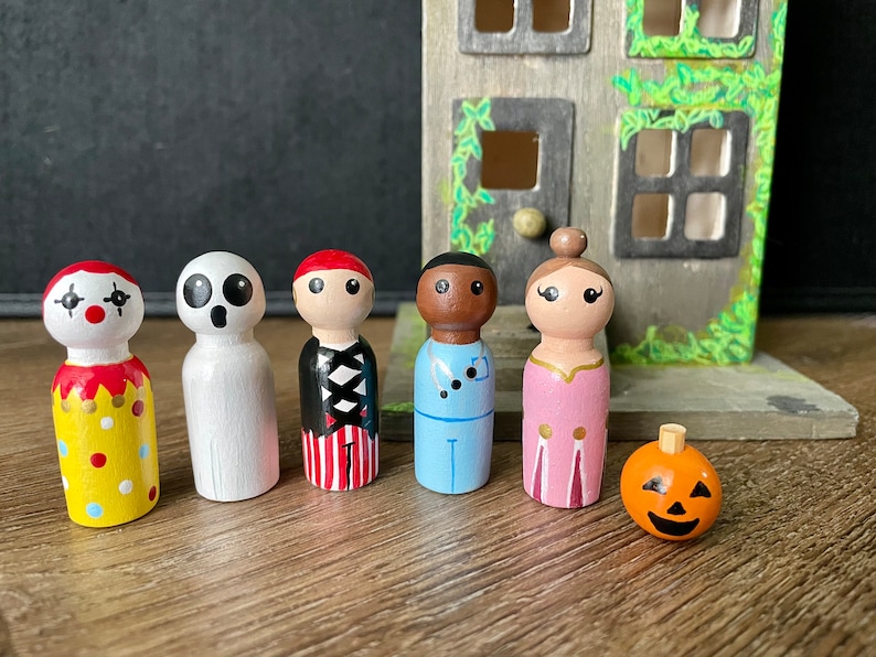 Halloween Trick or Treater Peg Dolls Set of 6 Figures in Costume ...