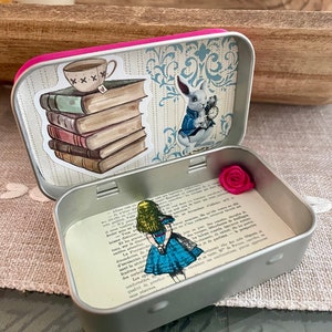 3D Printed Organizer for Altoid Tin Portable Storage With 8 Compartments 