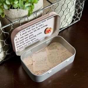 Cartera de lata con poema "No viviré en vano", organizador de bolsos, estuche de viaje, joyero, bolsitas de té con notas de maquillaje, regalo para escritor y poeta.