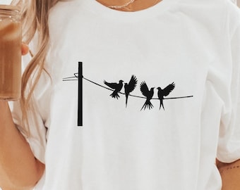 Vogels op draad T-shirt | Minimalistisch T-shirt met vogelillustratie voor natuurliefhebbers | Grafisch birdwatcher-shirt en cadeau voor vogelliefhebbers