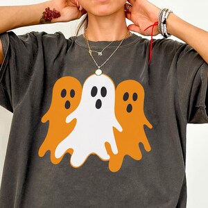 Retro Halloween Ghost Shirt - Cute Spooky Ghosts Graphic Tee, Perfect for Halloween Party, Vintage Style, Fun Costume Top, Halloween Appare