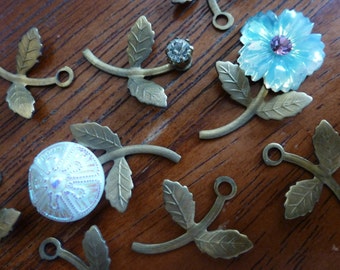 Vintage Brass Stampings, 1950s Flower Stems with Detailed Leaves, Unplated Settings, Dapped Jewelry Findings, 20x18mm, 10 pcs.(C26)