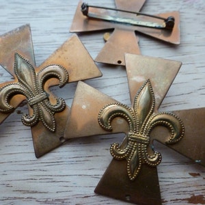 Vintage Maltese Cross, 1960 Fleur de Lis Brooch/Pin Jewelry Finding, Copper Tone Brass Stamping, 45mm, 1 piece