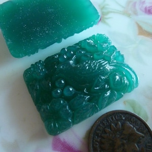 1 Rectangular Chrysophase Green Bird Glass Cabs, 32 x 23 x 7mm thick, Bird Flower Japanese Cab, Cameo C45