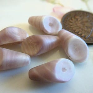 5 Vintage Striated Purple/White Lily Glass Flower  Beads, 1940s+/- C44