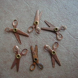 6 VINTAGE Copper Scissors Charms, Working Scissors