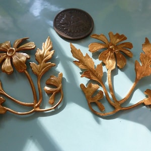 1  Vintage Matte Gold Brass, Nouveau Floral piece approx 35 x 32mm C52