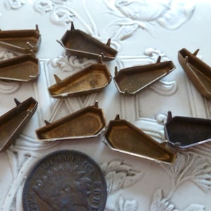 10 Vintage Coffin Settings, 1930s-40s Aged Brass Closed Back Settings, Unplated Jewelry Findings Supplies, 17-18 x 7mm, 10 pcs. (C19)