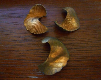 Vintage Leaf Stampings, 1970s Textured Stylized Curled Dapped Leaves, COPPER Tone Brass Jewelry Findings, 33x26mm, 3 pcs. (C30)