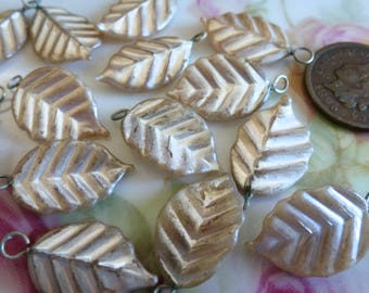 6 Very Shabby, Vintage Pearl Leaves, Wired Glass Leaves, 21x12mm, Looped, Wire Bead, Drop, Pendant C44