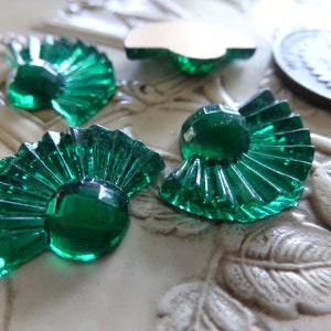 4 Vintage Glass Cabochons, 1940s EMERALD GREEN Art Deco, Gold Foiled Flat Backs, Made in Czechoslovakia, 13x17mm C39