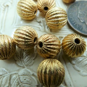 10 Vintage Brass Swirl, Corrugated Gold Plated? Beads, Jewelry Findings, Apprx 8mm, 10 pcs (C40)