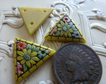 2 Vintage Mosaic Czecho-Slovakia Yellow Relief Flower TRIANGLE Cab Glass Stone Sew Ons, 16 x 16mm, G1
