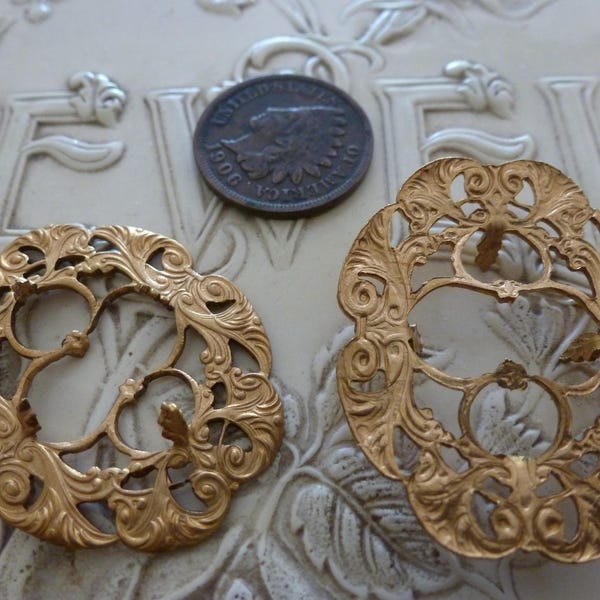 2 Vintage Brass Filigree w/Prong Setting, Nouveau Brass Finding, approx 33.5 x 26.5mm, 18 x 13mm+(Larger) Opening, Oval Setting 2 pcs Gbin