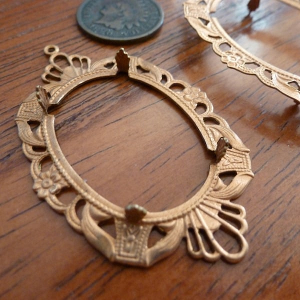 Vintage Light Weight Filigree Pendant, Nouveau Stamped Brass Finding, 50x32mm, 28x21mm Opening, Oval Cabochon Setting 1 pc Gbin