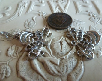 2 Vintage Bee  3/1 Connector Drops, 24.5 x 22mm C43