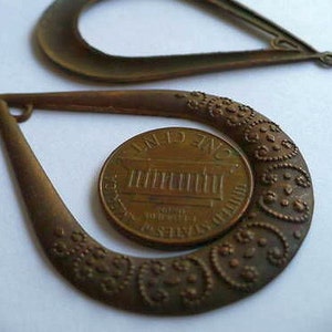 Vintage Brass Pendant,  Large Ornate Brass Open Teardrop Stamping, Unplated Miriam Haskell Jewelry Finding, 53x35mm, 1 piece (Cbin)