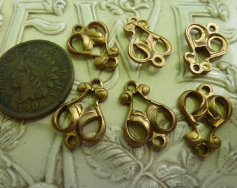 6 SMALL Vintage Cast Brass Drops or Connectors, approx 14.4mm Loop to Loop by 9.6mm Wide, C51