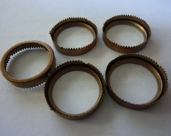 Vintage Round Settings, 1930s-40s Aged Brass Serrated Sawtooth Open Back Bezels, Unplated Jewelry Findings Supplies, 17-18mm, 5 pcs. (C19)