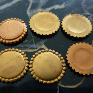 Vintage Round Medallions, 1950s Small Cabochon or Stone Settings, Unplated Brass, 10mm w/7mm Flat Centers, 6 pcs. (C18b)