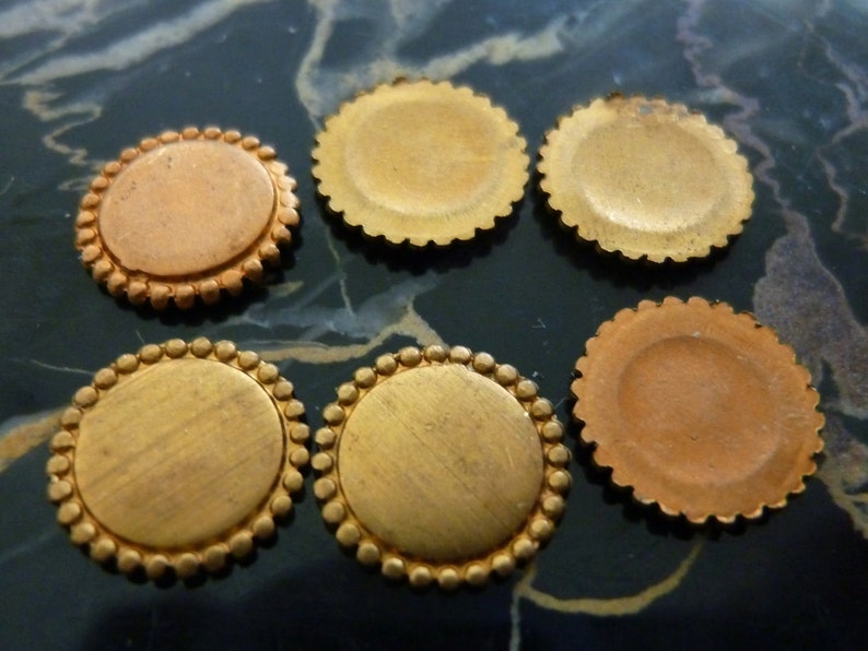 Vintage Round Medallions, 1950s Small Cabochon or Stone Settings, Unplated Brass, 10mm w/7mm Flat Centers, 6 pcs. C18b image 1