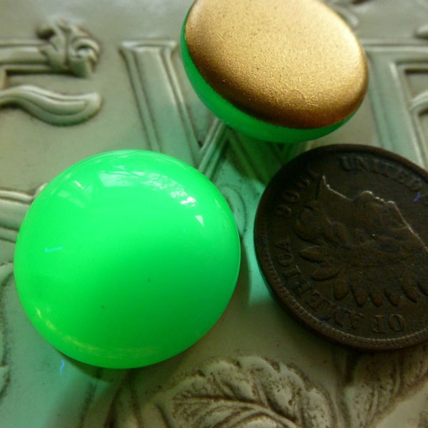 2 ~ UV Reactive GREEN Gold Foil Glass Cab Cabochon, 18mm in Diameter G4