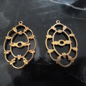 Vintage Pendant Drops, 1940s CAST Oval Victorian Edwardian Style Brass Filigree Setting, Jewelry Findings, 31x19mm, 2 pcs. (C25)