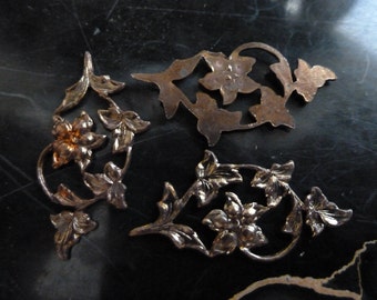 Vintage Drops, 1960s Flower, Leaf and Vine Connectors, Small Lightweight Die Cast Brass Floral Jewelry Findings, 30x15mm, 3 pcs. (C23)