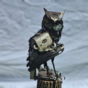 Handgefertigte Upcycled Scrap Metal Eule Skulptur