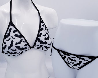 Conjunto de bikini de Halloween con murciélagos