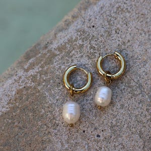 Freshwater Pearl Hoop Earrings, Real Baroque Pearl Earrings, Gold Pearl Huggie, Pearl Jewelry, Wedding Jewelry, Bridesmaids Gift, Handmade