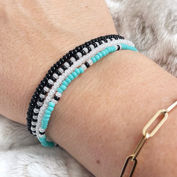 Ensemble de bracelets en perles Breakfast at Tiffany's | Bracelets extensibles | Bracelets de petites perles | Empilable | Calque | Petit bracelet de perles
