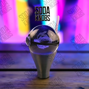 Puede incluir: Un letrero de madera rústica con el texto "Welcome to our home" en letras blancas. El letrero presenta un acabado envejecido y un diseño sencillo y acogedor.