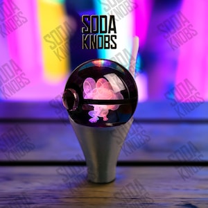 Froakie - Pommeau de levier de vitesse Crystal pour Pokeball - Votre motivation, votre design ! Cristal Pokémon, Pommeau de levier de vitesse Pokemon, Pommeau de levier de vitesse personnalisé, cadeau de Noël