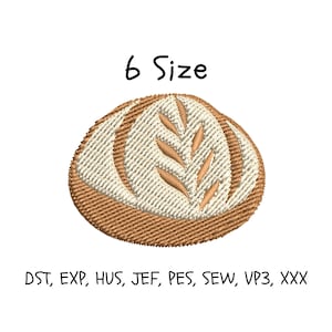 Può includere: Un disegno da ricamo di una pagnotta rotonda con un motivo a spiga di grano sulla parte superiore. Il pane è color crema chiaro con bordi della crosta marroni. Sopra il pane il testo 6 Size, e sotto i formati file: DST, EXP, HUS, JEF, PES, SEW, VP3, XXX.