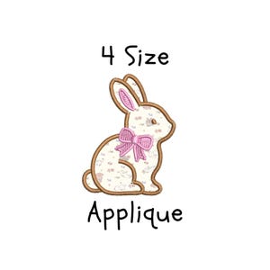 Può includere: Un'applique di coniglio bianco con un fiocco rosa, su uno sfondo bianco. Il testo "4 Size Applique" è sotto il coniglio.