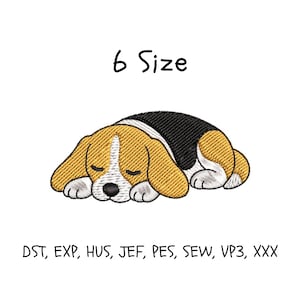 Pode incluir: Um design de bordado de um cão beagle a dormir com pelo preto, castanho e branco. O texto 6 Size está impresso acima do cão, e o texto DST, EXP, HUS, JEF, PES, SEW, VP3, XXX está impresso abaixo num fundo branco liso.