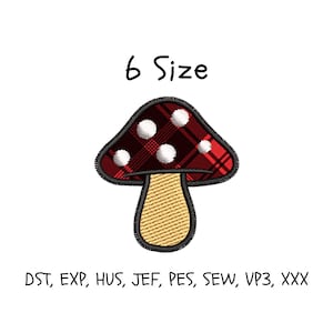 Op de afbeelding: Een borduurontwerp van een paddenstoel met een rood-zwart geruite hoed met witte stippen en een beige steel. De tekst 6 Size staat boven de paddenstoel en de tekst DST, EXP, HUS, JEF, PES, SEW, VP3, XXX staat onder de paddenstoel.