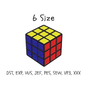 Puede incluir: Un diseño de bordado de un rompecabezas de cubo 3D con caras amarillas, azules y rojas delineadas en negro. El texto 6 Size está colocado sobre el cubo, y el texto DST, EXP, HUS, JEF, PES, SEW, VP3, XXX está colocado debajo del cubo.
