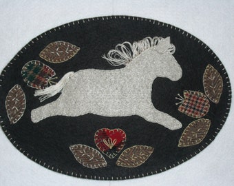 ¡Guau! Kit de apliques de lana precortados - Alfombra/Alfombra para velas Penny