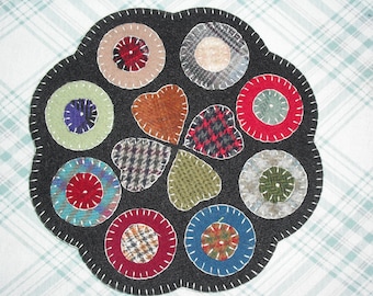 Tapete para velas/alfombra de lana precortada con apliques - Cuatro Hermanas - Estilo rústico primitivo - Cottagecore