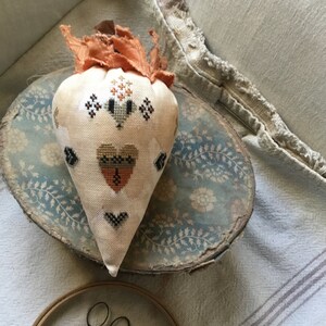 Folk Heart Strawberry Pinkeep ~ PDF / Download Pattern ~ von Notforgotten Farm ™ ~ Eine weitere GROSSE Honkin &#39;Erdbeere !!