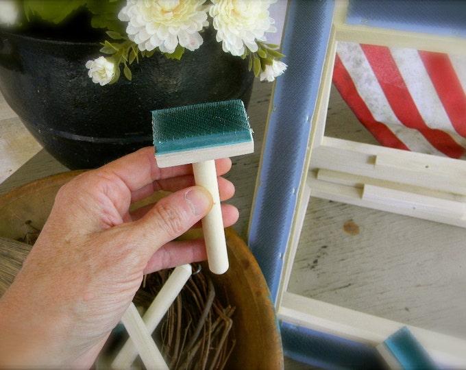 Rug Hooker's Friend Gripper Strip Cleaning Brush Rug Hooking/punch