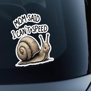 Lustiger Schnecken-Autoaufkleber – "Mom Said I Can't Speed" Vinyl-Aufkleber, Slow Driver Humor, Süßer Schnecken-Autoaufkleber