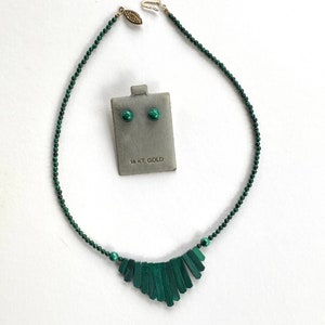 Green Jade Necklace With Matching 14 KT Gold Earrings Vintage