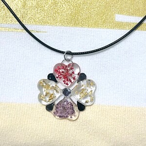 Heart necklace with real pressed flowers, colorful real flowers, resin jewelry, handmade and made to order, fast delivery