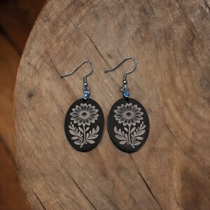 Wood Engraved Flower Earring Set