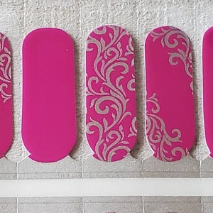 Fuscia Nagelsticker: Noble Blumennagelkunst