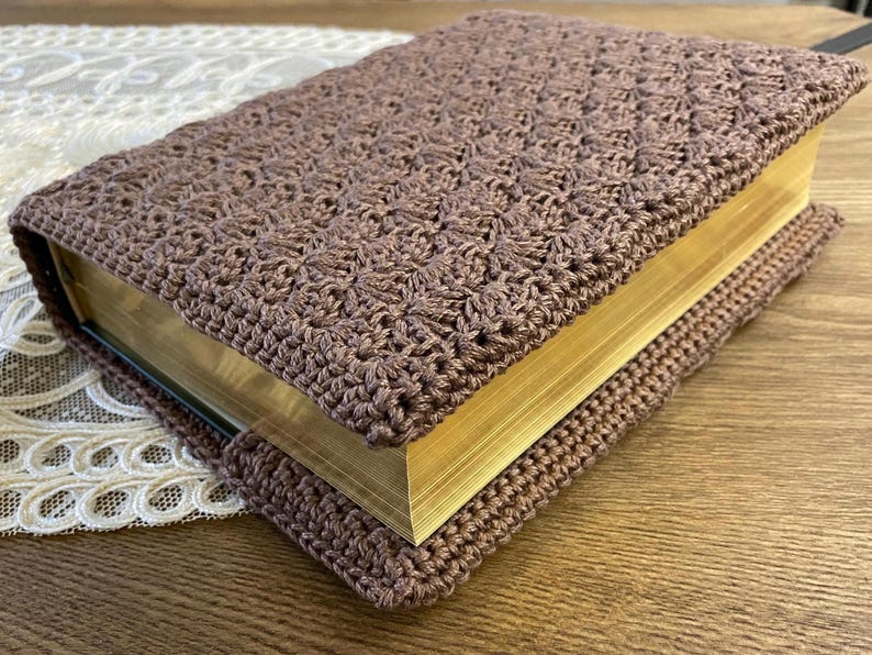 Crochet Bible Cover – Shell-Stitch Pattern, Handmade, Cotton, Customizable, Variety of Colours afbeelding 4